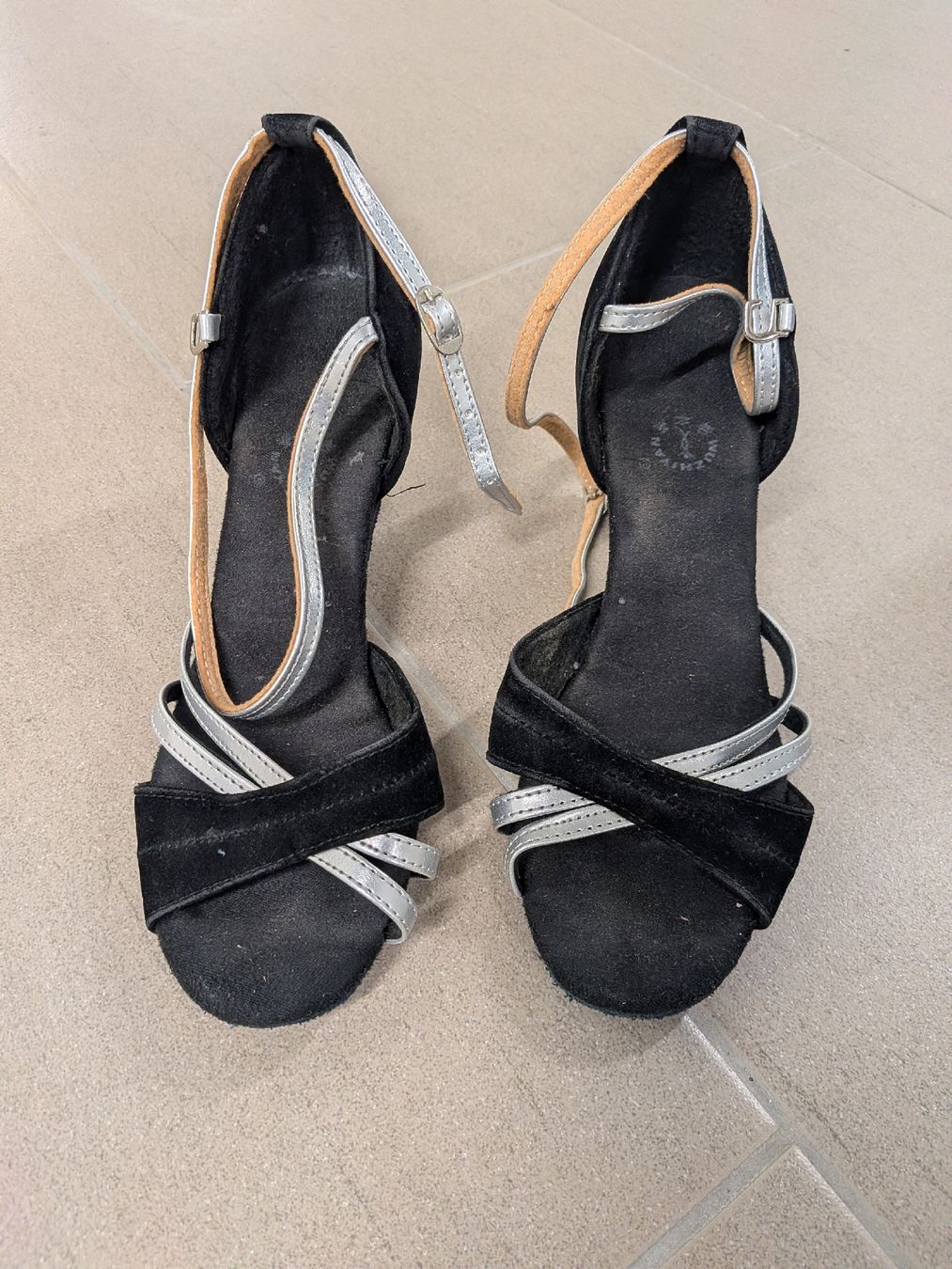 Scarpe da donna: Tanzschule /Salsaschuhe – Usato da Zürich venduto da Benutzer_istmeinname 1
