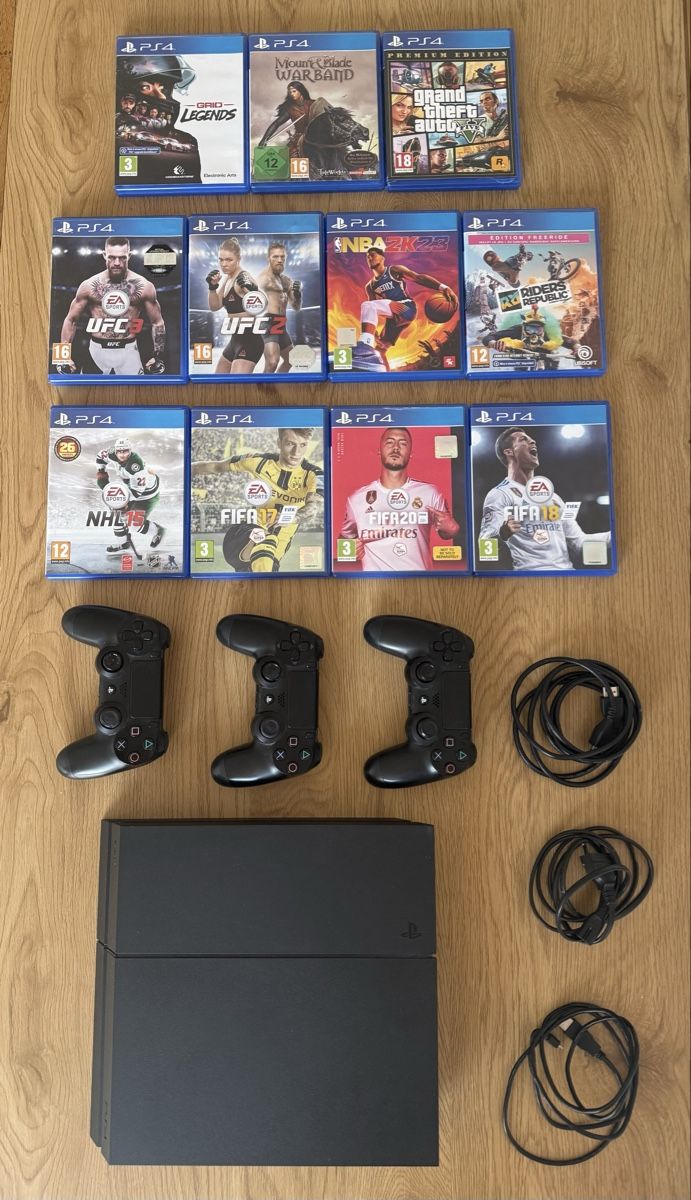 Sony Console: Sony Playstation  – PS4 inkl. Spiele und Controller – Usato da Fribourg venduto da AngeAvecH