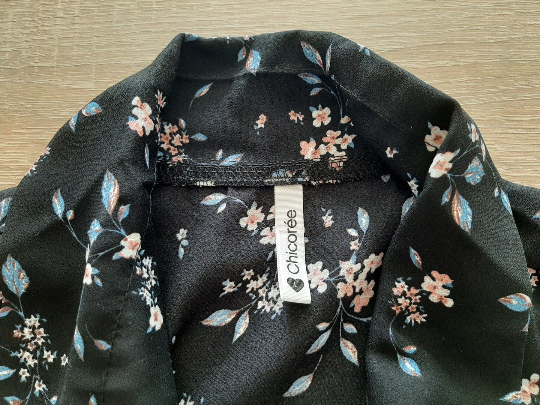 Blusen: Ärmellose Bluse schwarz Blumenmuster Gr. L – Gebraucht aus Menziken von Rien1 3
