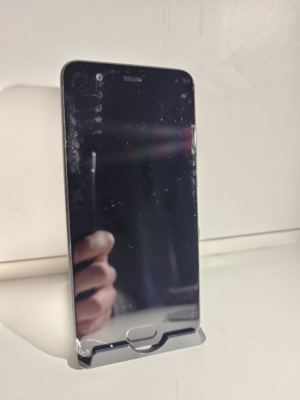 Huawei Telefoni cellulari / Smartphones: Huawei P10 Defekt , Displayglas gesprungen. – Difettoso da La Tour de Peilz venduto da Dejobokin 1