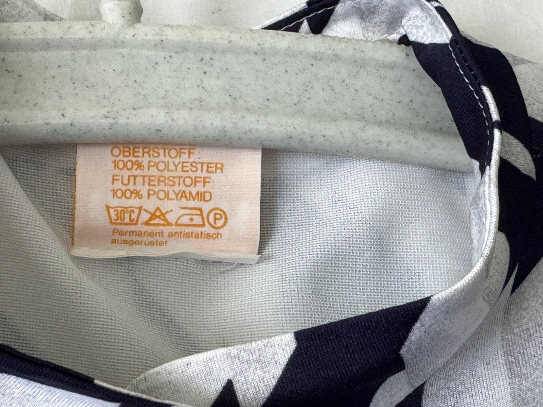 Vestiti: Weisses Kleid mit dunkelblauen grafischem Muster – Usato da Oberrieden venduto da pet_n2c2 5