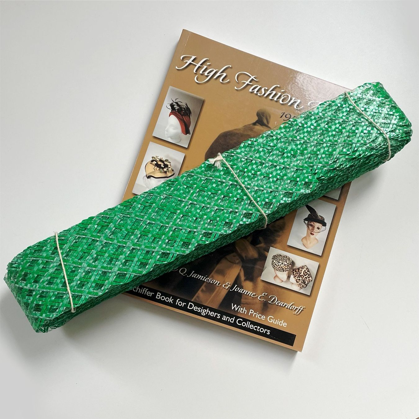 Copricapi, berretti & cappellini: Raffia-Geflecht grün Raffia-Tresse Modisten ca.25 m Strohhut – Nuovo (secondo la descrizione) da Brüttisellen venduto da Buxus