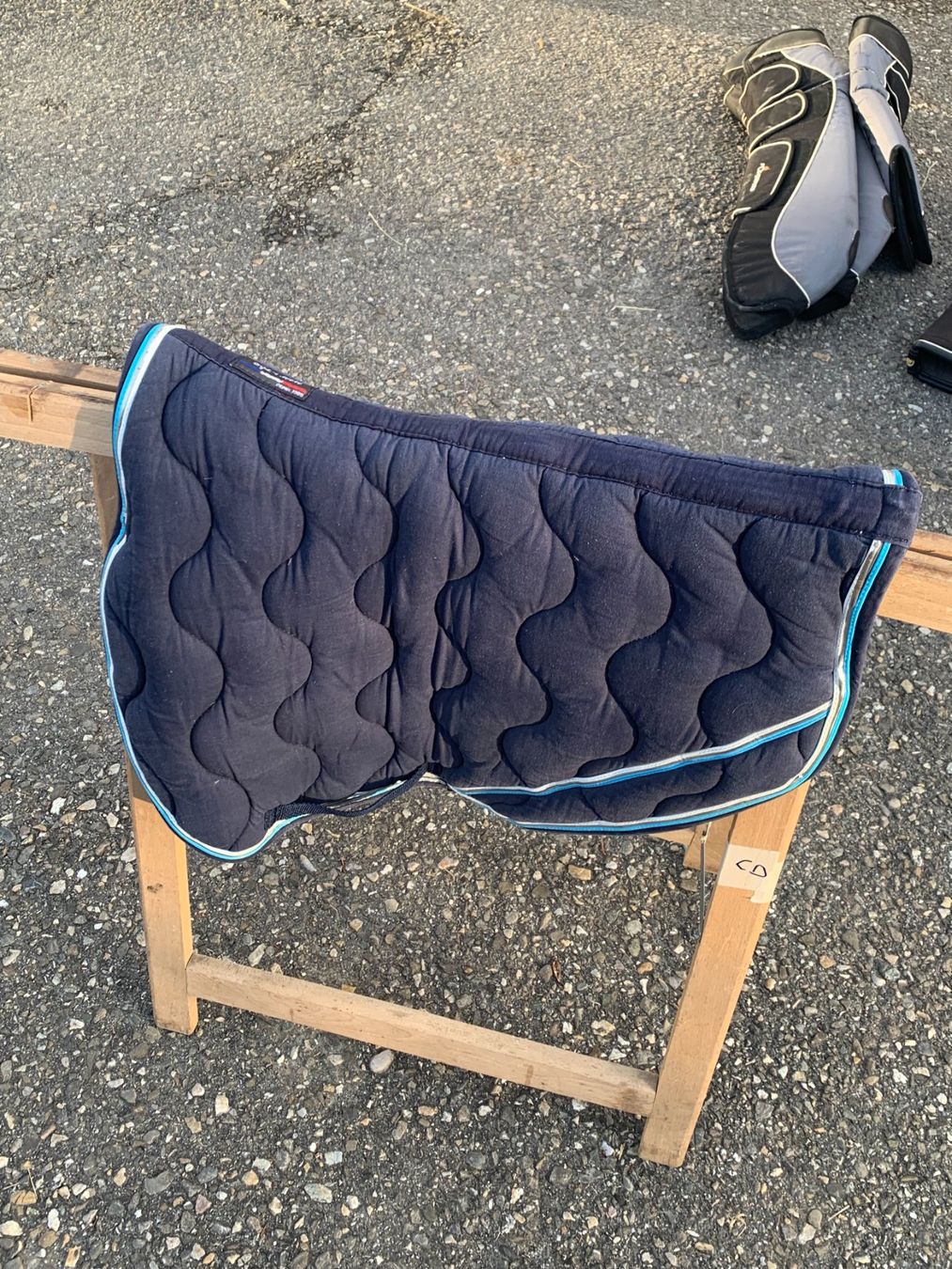 Sattel & Sattelzubehör: Tapis de selle Equithème – Gebraucht aus Lamboing von pet_djp8