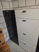 Kommode weiss mit Glastür und vier Schubladen gebraucht