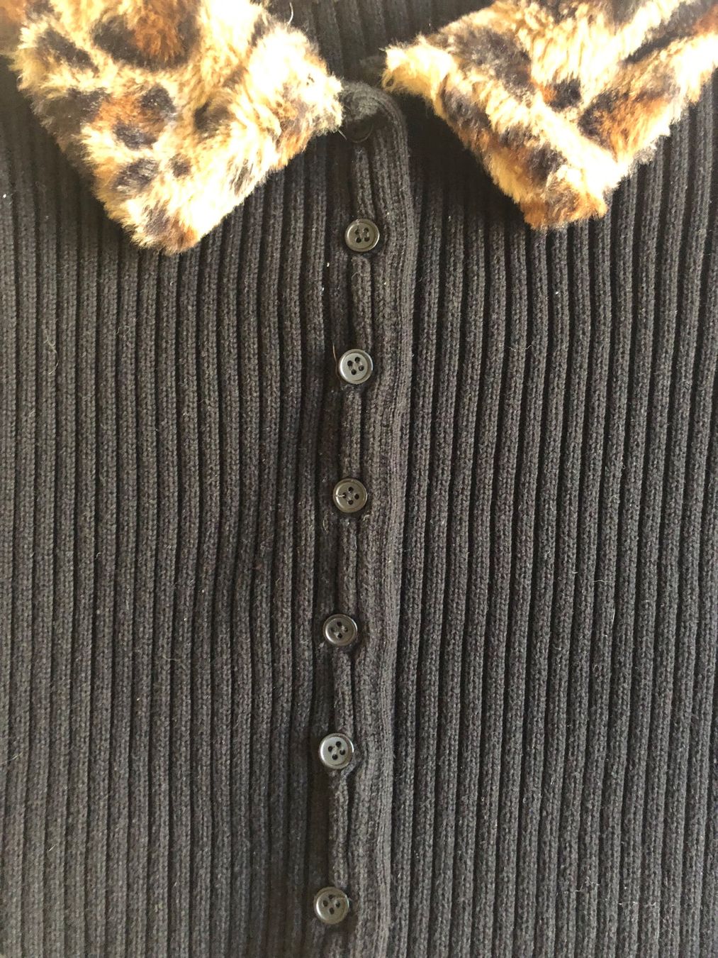 Top: crop cardigan à col léopard – Usato da Lausanne venduto da emm_sc77 3