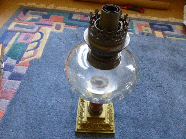 Lampes: Antike Petrollampe,edel,Messing-Marmor,Glas-geschliffen – D'occasion à Lausen par liesfisch