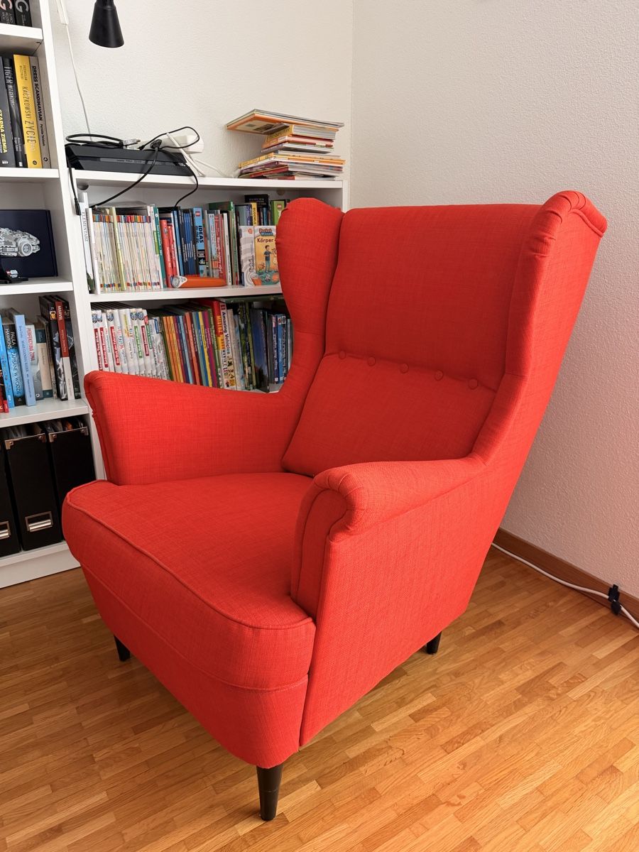 Ikea Poltrone: IKEA STRANDMON Ohrensessel mit Hocker – Usato da Bülach venduto da treb0r