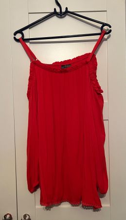 • Rote Bluse / Oberteil •