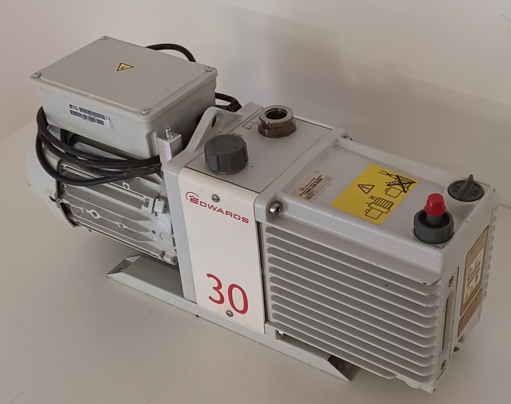 Accessori da laboratorio: Edwards 30 L590PR – Usato da Niederdorf venduto da LeptonAG_Labor