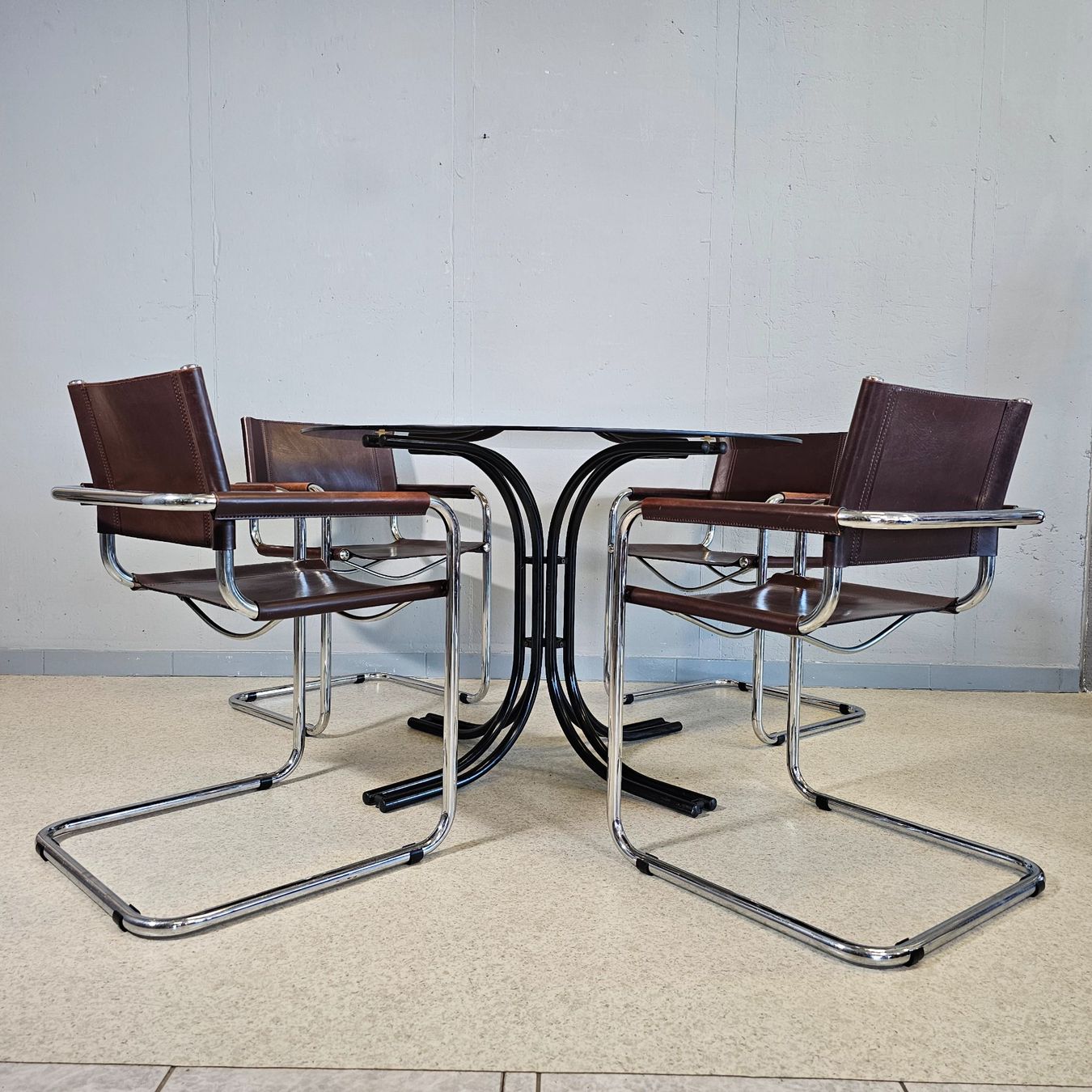 Tavoli: 1980 Glas Dining Table Esstisch Rauchglas, Doppel- Stahlrohr – Usato da Nottwil venduto da Wondewa-Shop 3