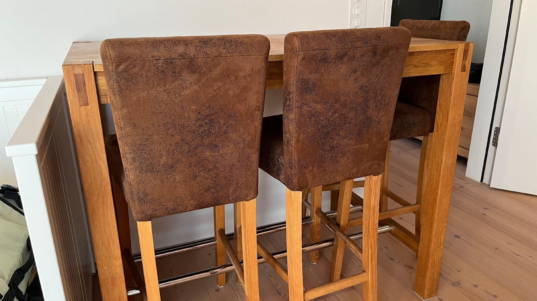 Jysk Set de table et chaises: JYSK HAGE Bartisch aus Eiche mit 4 Barstühlen – D'occasion à Winterthur par mtorte 2