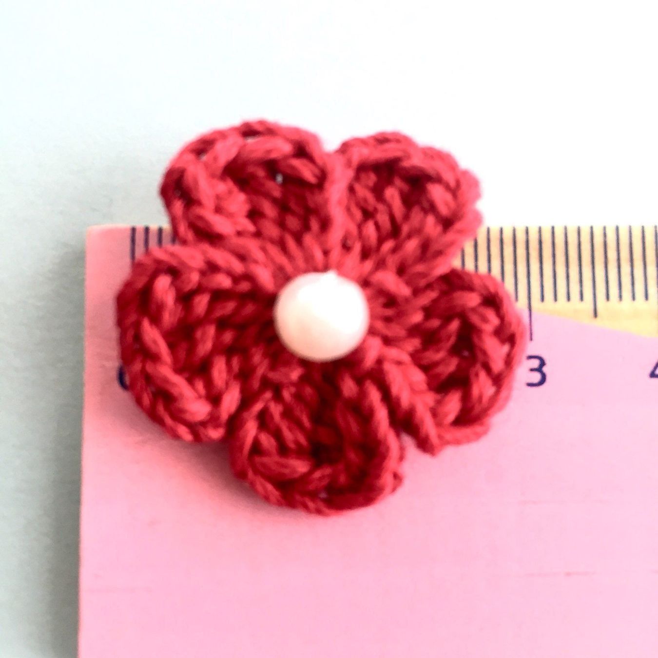 Toppe: 5x Blumen rot mit Perlen gehäkelt 28 mm – Nuovo e nell'imballaggio originale da Emmenbrücke venduto da swissmade-miracles 2