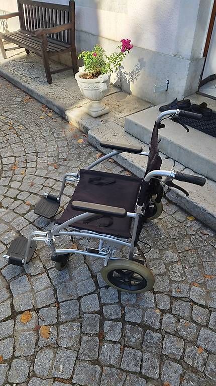 Sedie a rotelle: Fauteuil roulant pliable L – Usato da lausanne venduto da Pourvousservir 3