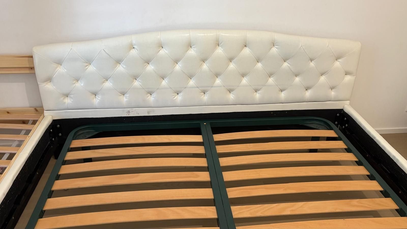 Letti: Double coat with mattress  – Usato da Zürich venduto da dha_t9vq
