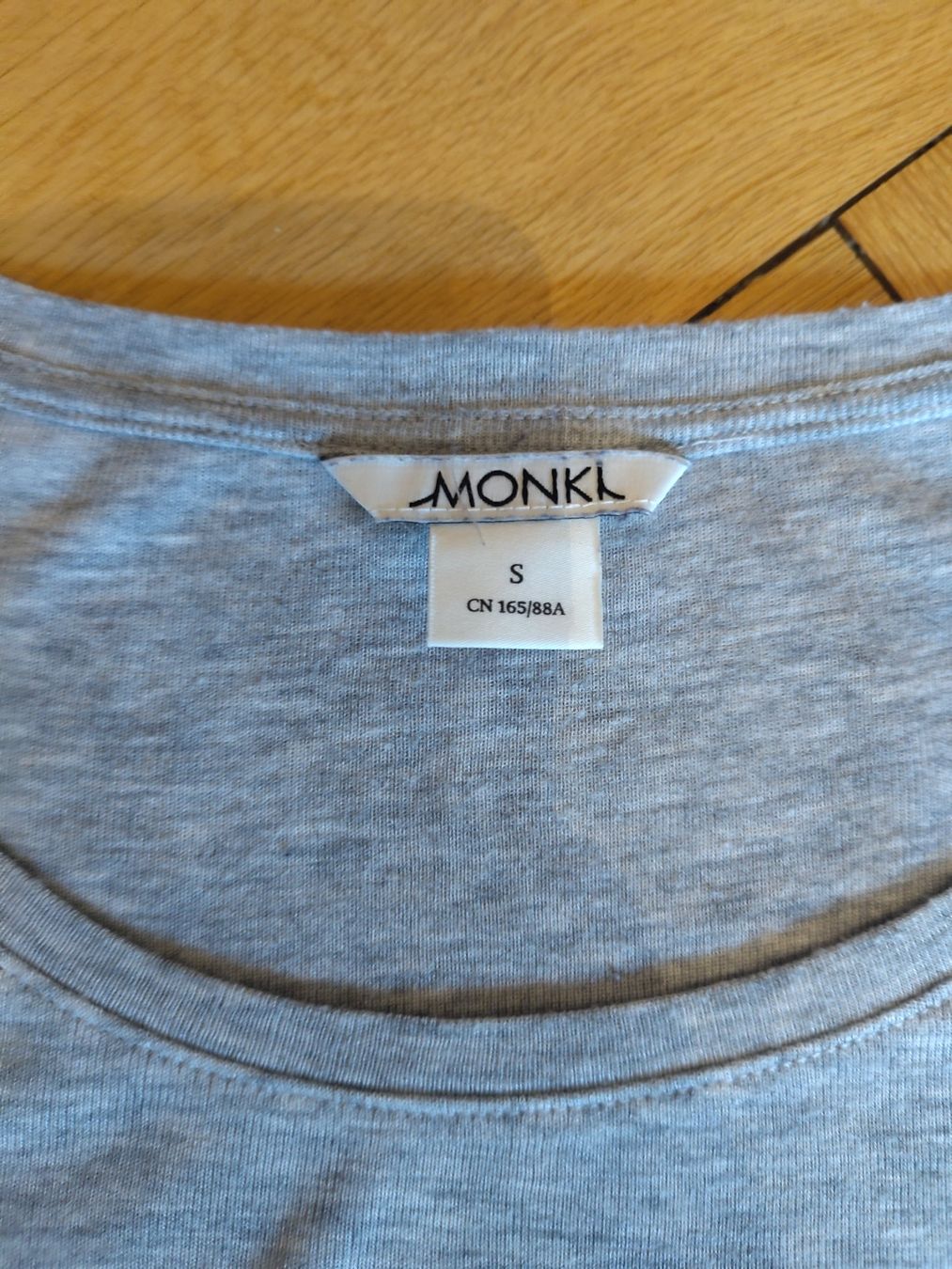 Monki T-Shirts: T-Shirt – Gebraucht aus Bern von Linii 1