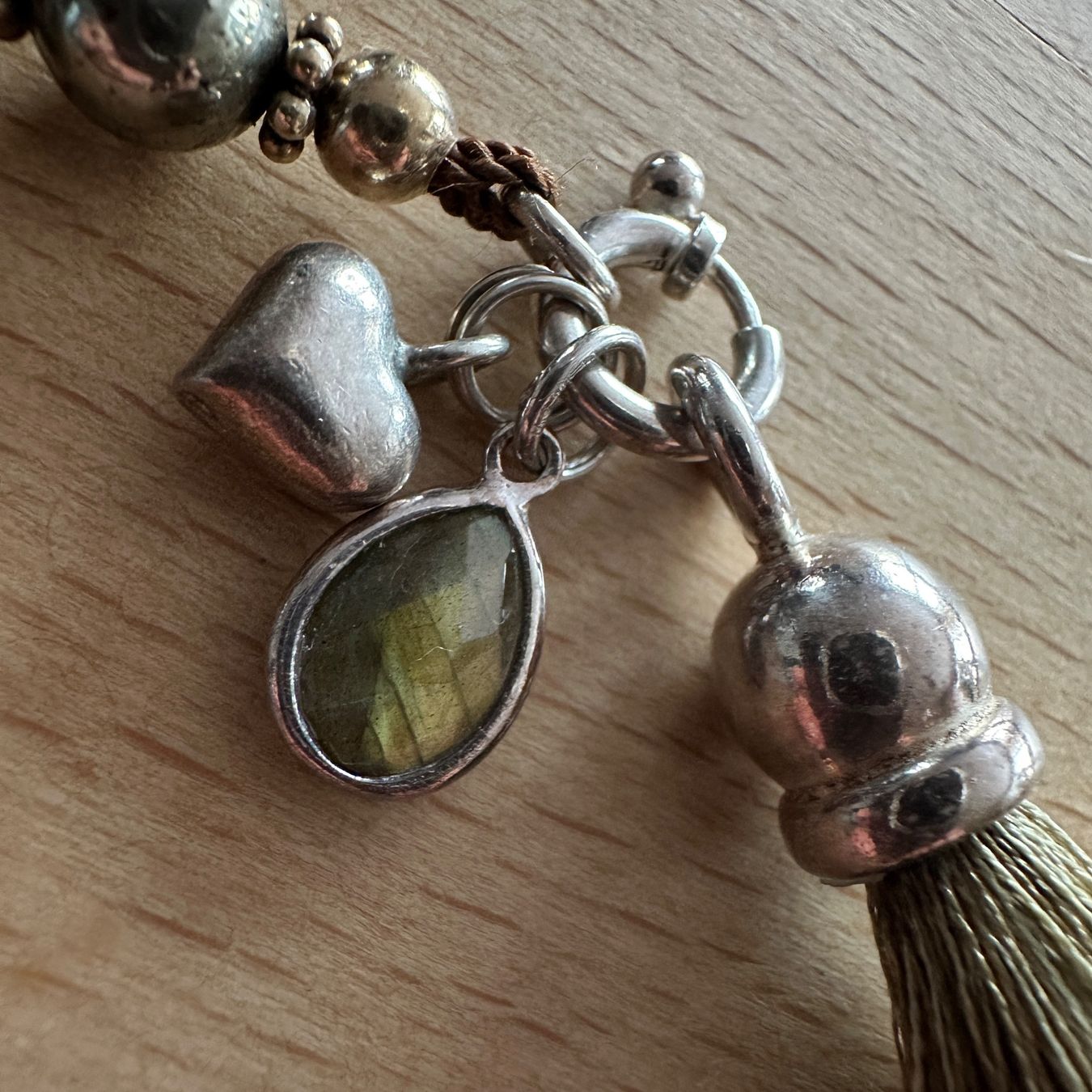 Catenine: Mala mit Pyrit und abnehmbaren Charms – Usato da Sax venduto da kaulquappe01 1