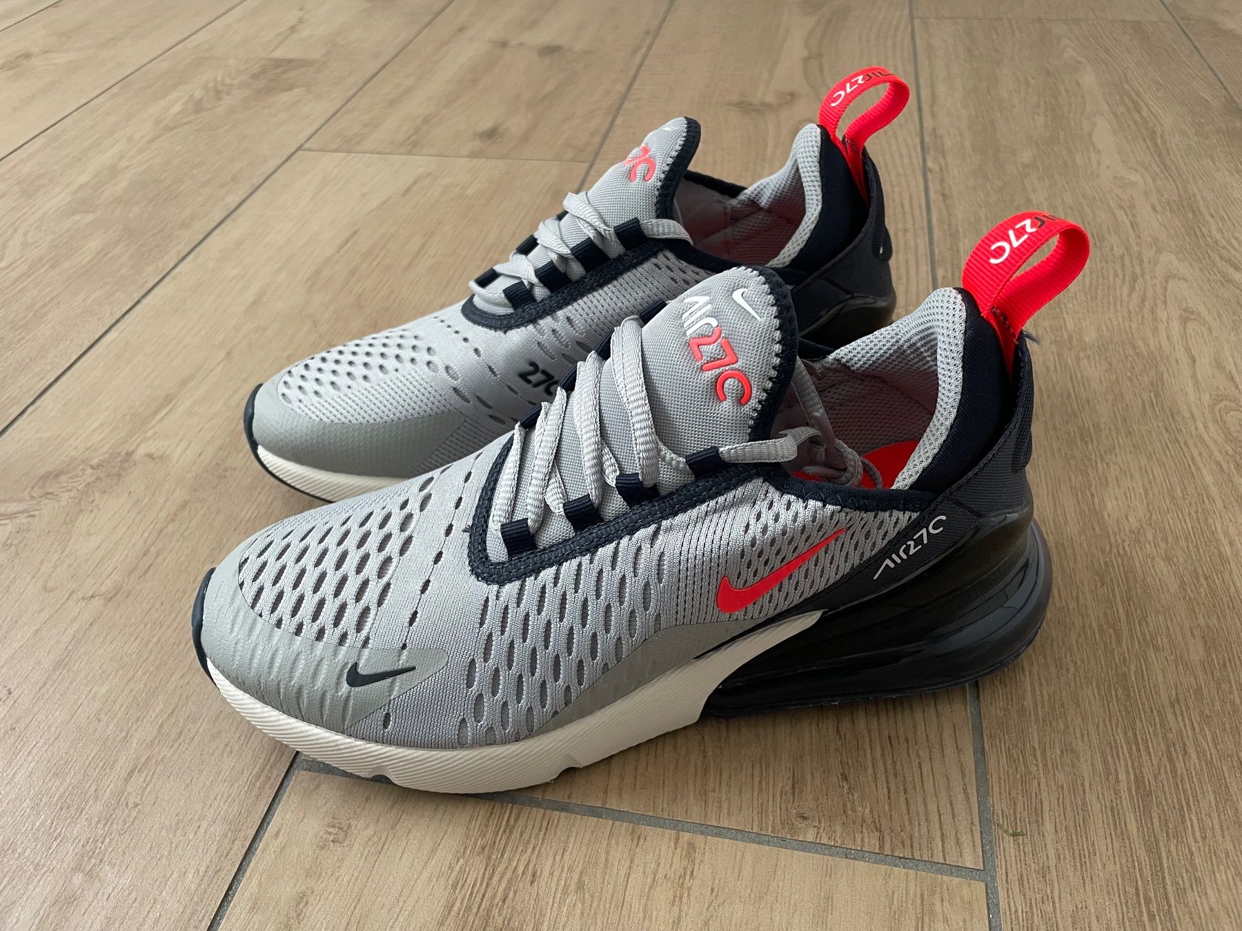 Nike Scarpe per ragazzi: Nike AIR MAX 270 Gr. 38 NEU – Nuovo (secondo la descrizione) da Waltenschwil venduto da hansnine