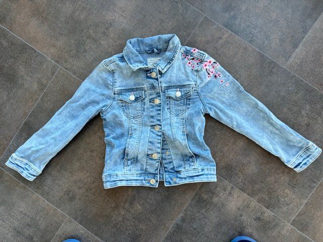 Jacken & Mäntel: Mädchen Jeansjacke Grösse 110 Np SFr. 35.95 – Neu (gemäss Beschreibung) aus Zürich von Amaretto_zh