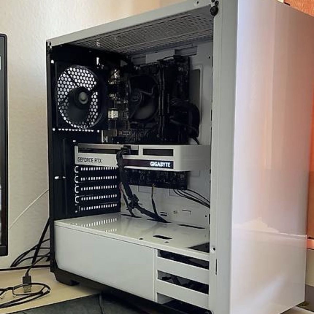 Intel PCs: Gaming PC + Streaming Setup | RTX 3060 | 32GB RAM | Logitech – Neuf (Voir description) à Zürich par Daveischda 1