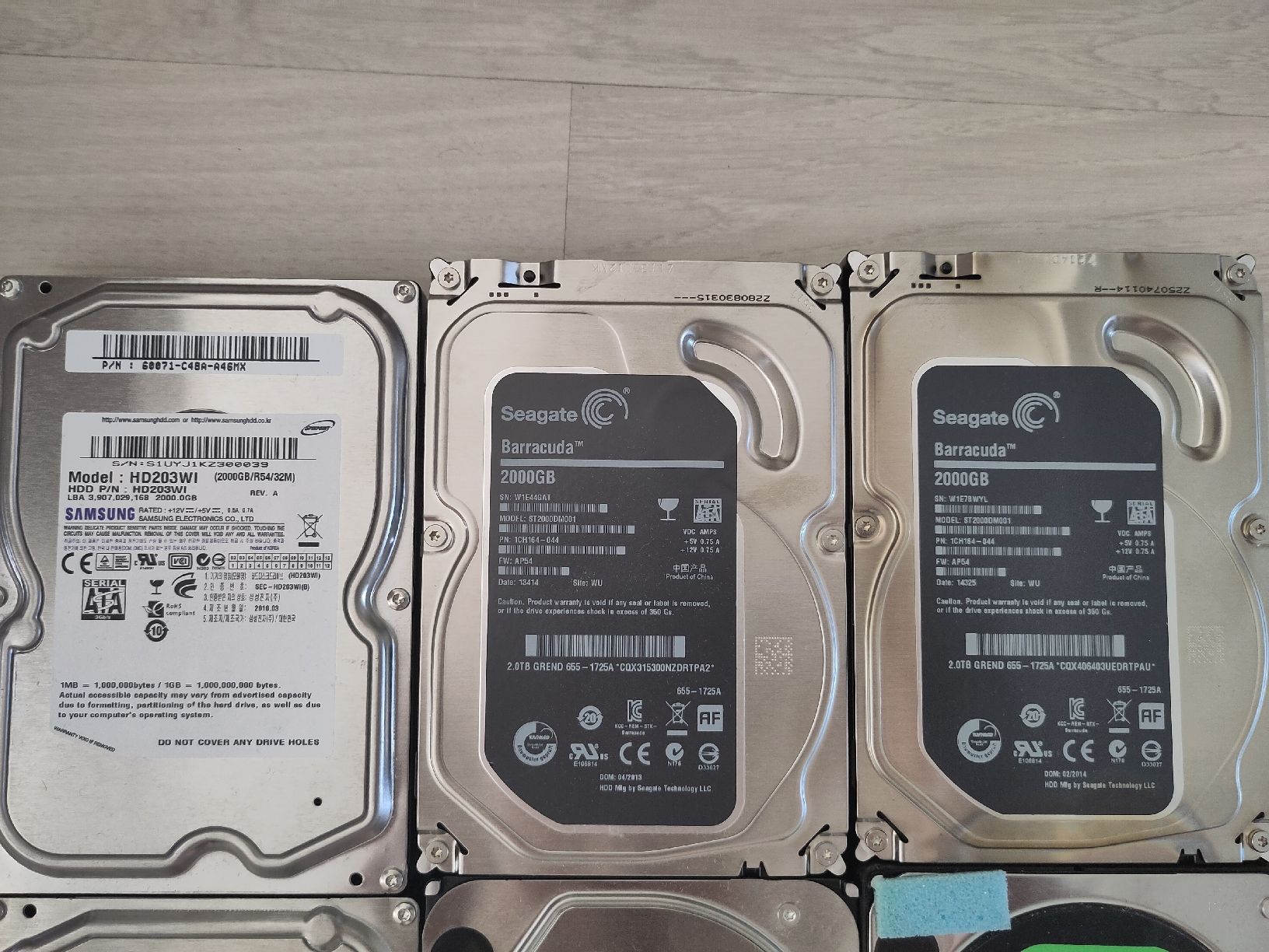 Harddisks: 13x 2TB 3.5" Festplatte – Defekt aus Sargans von sve_hjs5 1