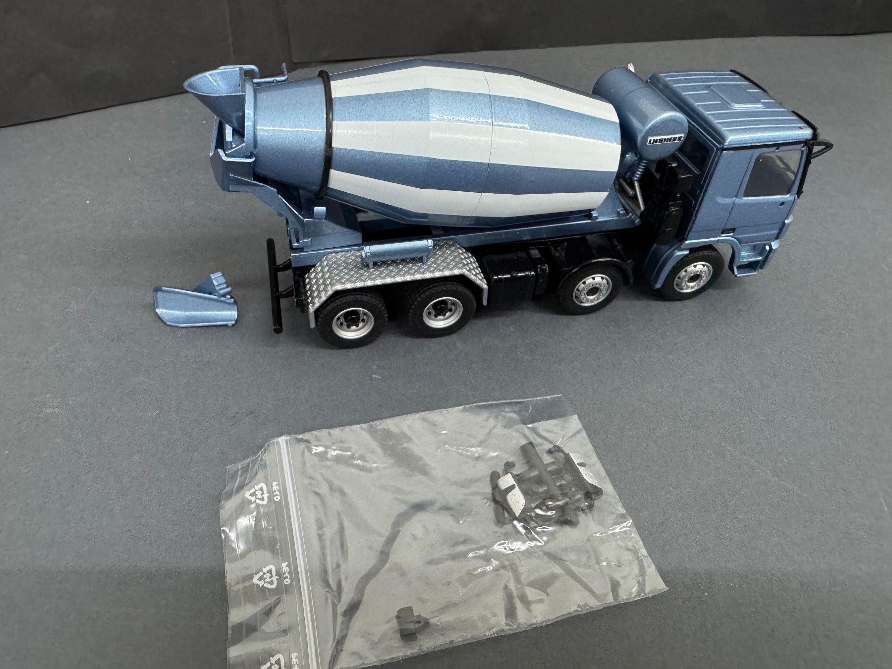 Conrad Kit di modellismo & Modellini statici: Mercedes Mixer HTM904 Conrad 1:50 – Nuovo (secondo la descrizione) da Luzern venduto da aa43modelcars-Luzern 3