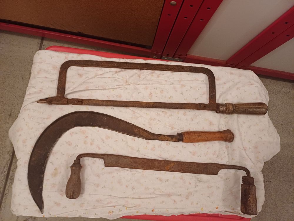 Tous les outils: Collezione attrezzi agricoli antichi - falce, sega, roncola – D'occasion à Minusio par ele_gp89