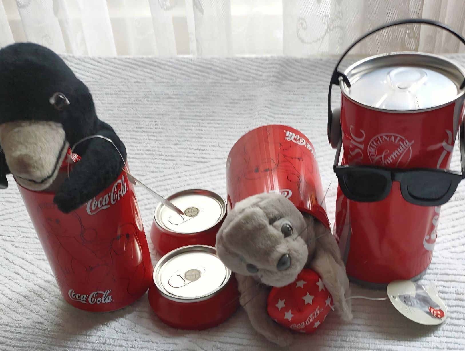 Coca-Cola Tutte le decorazioni: Coca Cola Dosen mit Kuscheltier – Usato da Luzern venduto da Luzern_Energy