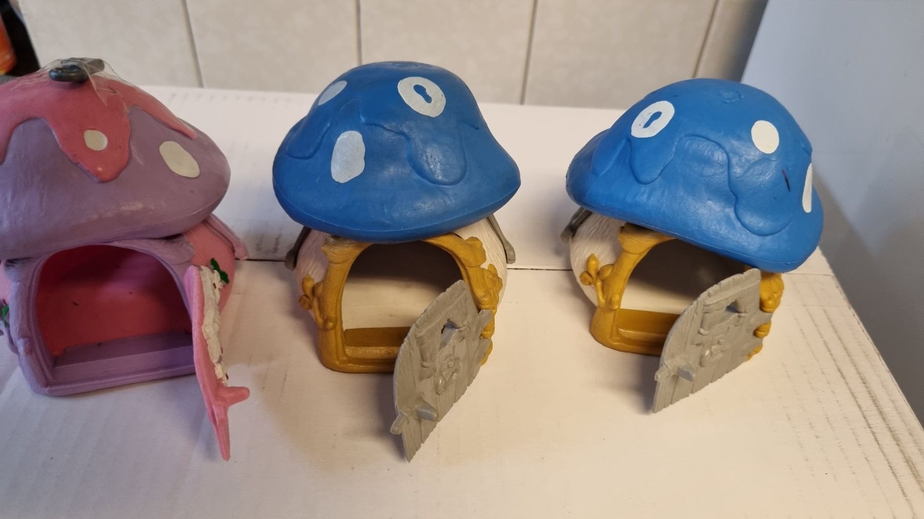 Schleich Jouets: 3 petites maisons des Stroumpfs – D'occasion à La Chaux-de-Fonds par mikilo1