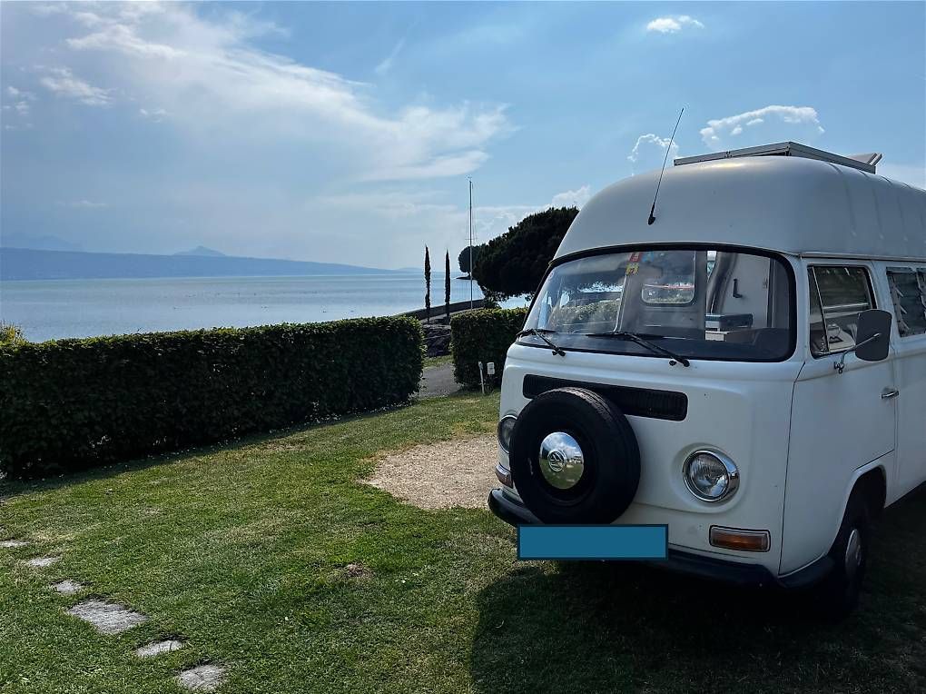 VW Veicoli da campeggio: VW T2 1972 ·Original Schweizer Postbus ·Campingbereit – Usato da St-Sulpice VD venduto da J.Shakesbeer