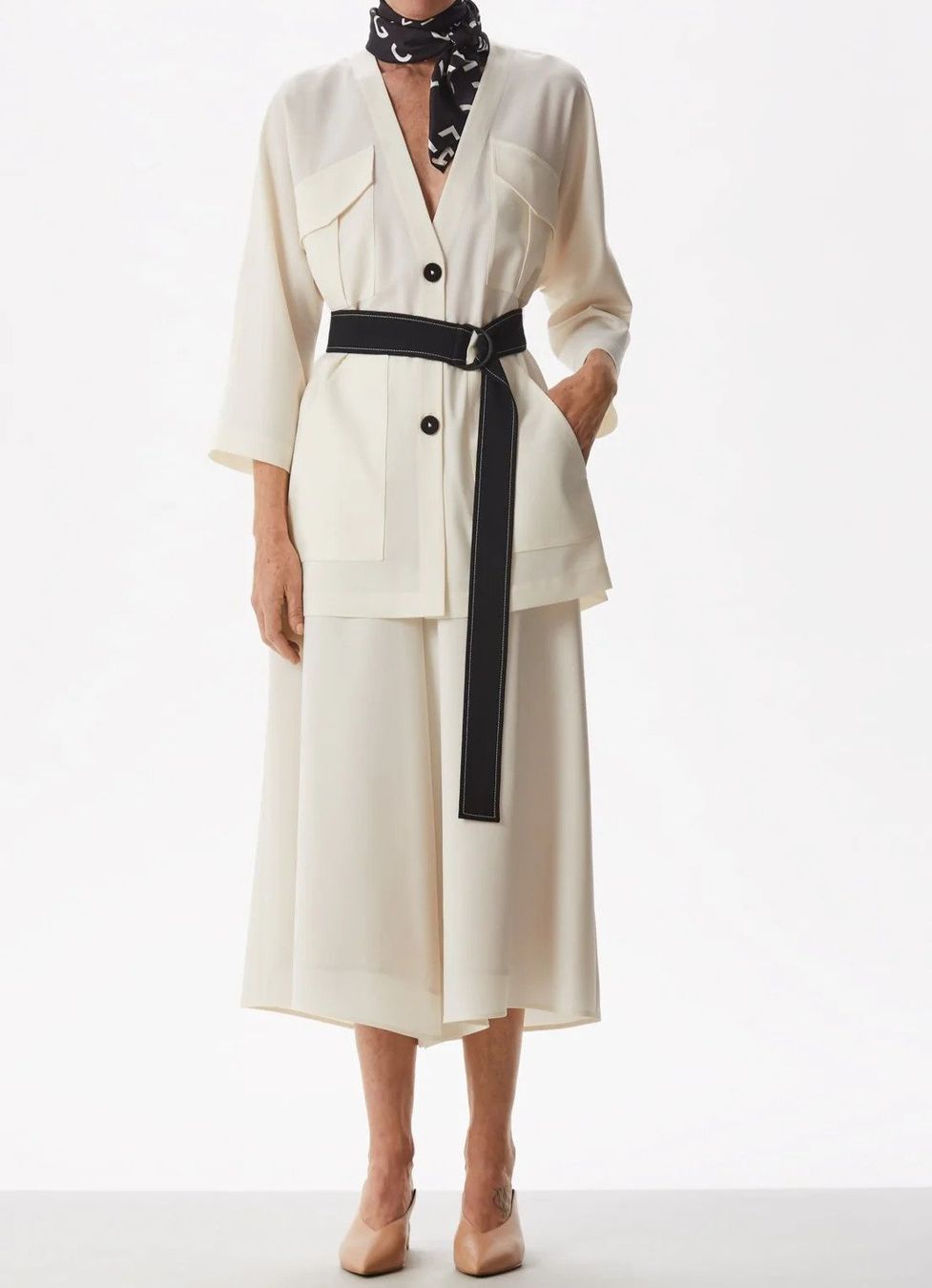 Giacche: Adolfo Dominguez White Safari Jacket + Trousers – Nuovo (secondo la descrizione) da Pfäffikon ZH venduto da JingTunic
