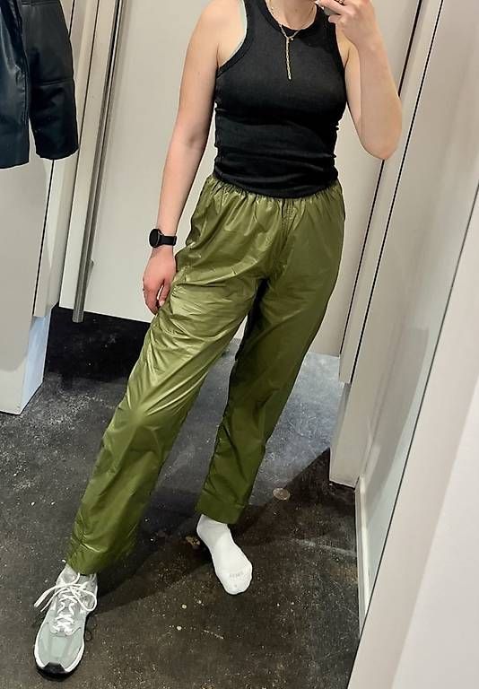 Pantaloni: GANNI Hose grün Gr 40 – Usato da Zürich venduto da fufie