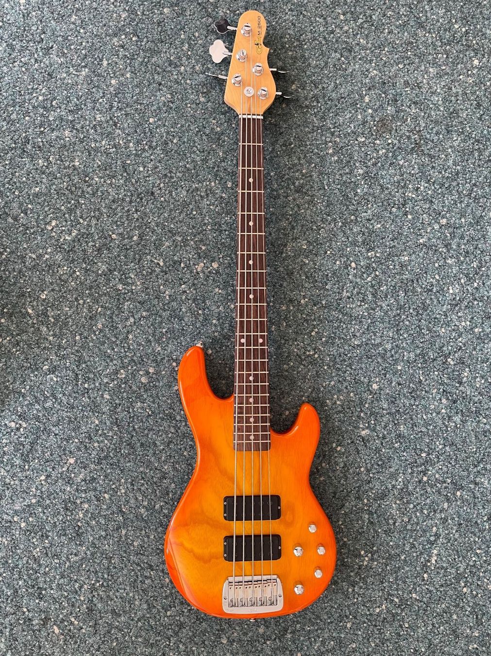 Musikinstrumente: G&L E-Bass Tribute M-2500 – Neu (gemäss Beschreibung) aus Schaffhausen von outlet-music