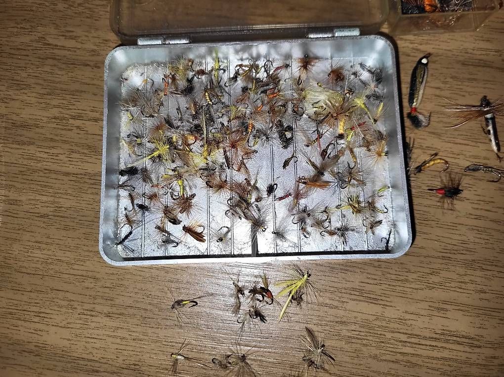Köder: Fliegenfischen – Gebraucht aus Bolligen von Jsamsung 1