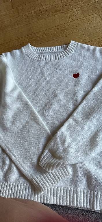 Pulls & Sweat-shirts: Damenpulli weiss mit Herz – D'occasion à Grindelwald par hintkar
