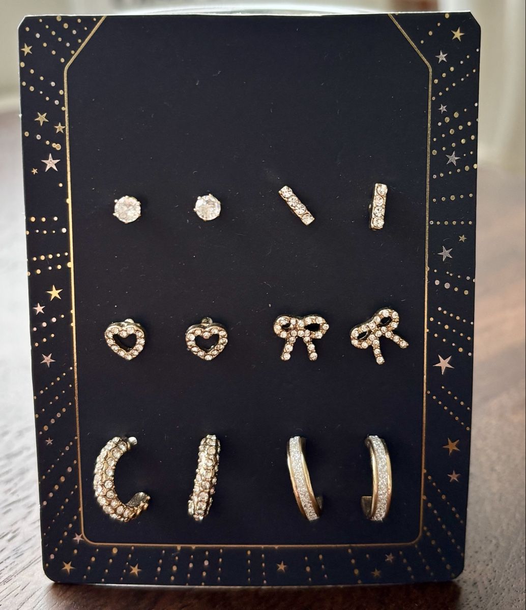 Orecchini pendenti & Orecchini a lobo: Ohrringe/ Earrings Set 6 Studs Gold Plated - NEW – Nuovo e nell'imballaggio originale da Zürich venduto da cha_jz8q