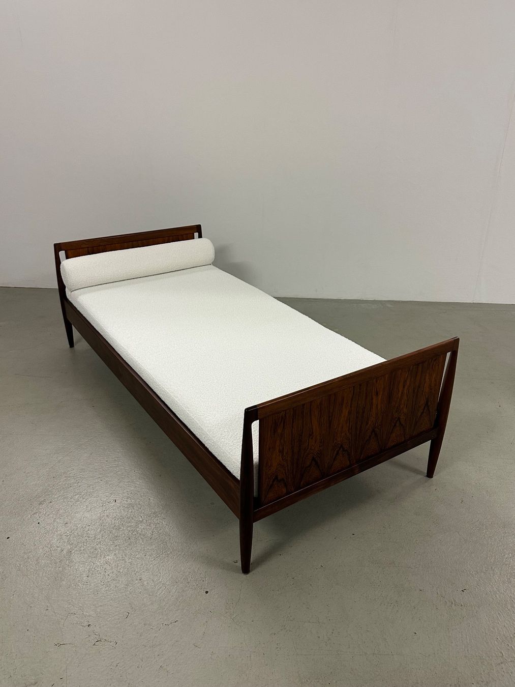 Betten: Danish Palisander Daybed Bett 1960s restauriert – Gebraucht aus Basel von MidMod20C 4