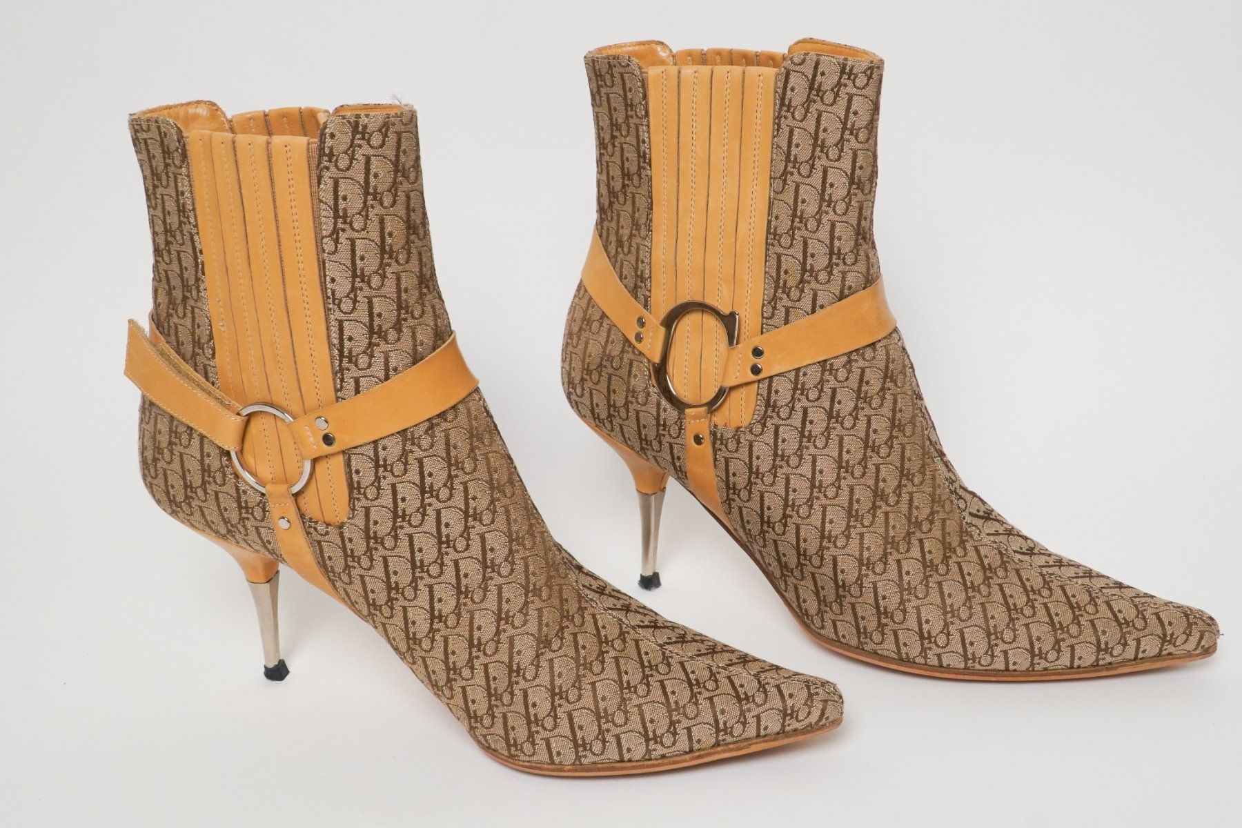 Dior Damenschuhe: Bottines Christian Dior Toile monogrammée & cuir – Gebraucht aus Bogis-Bossey von VNT-GE.ch 5