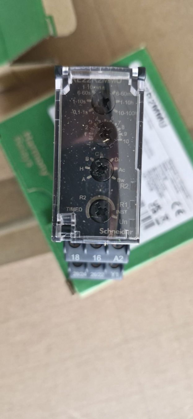 Schneider Componenti elettronici: Multifunktionsrelais Neuwertig – Usato da Ballwil venduto da mic_6q56 1