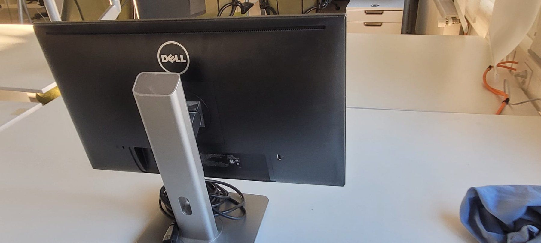 Dell Monitor: Ecran Dell avec cables – Usato da Molondin venduto da johnyc 1