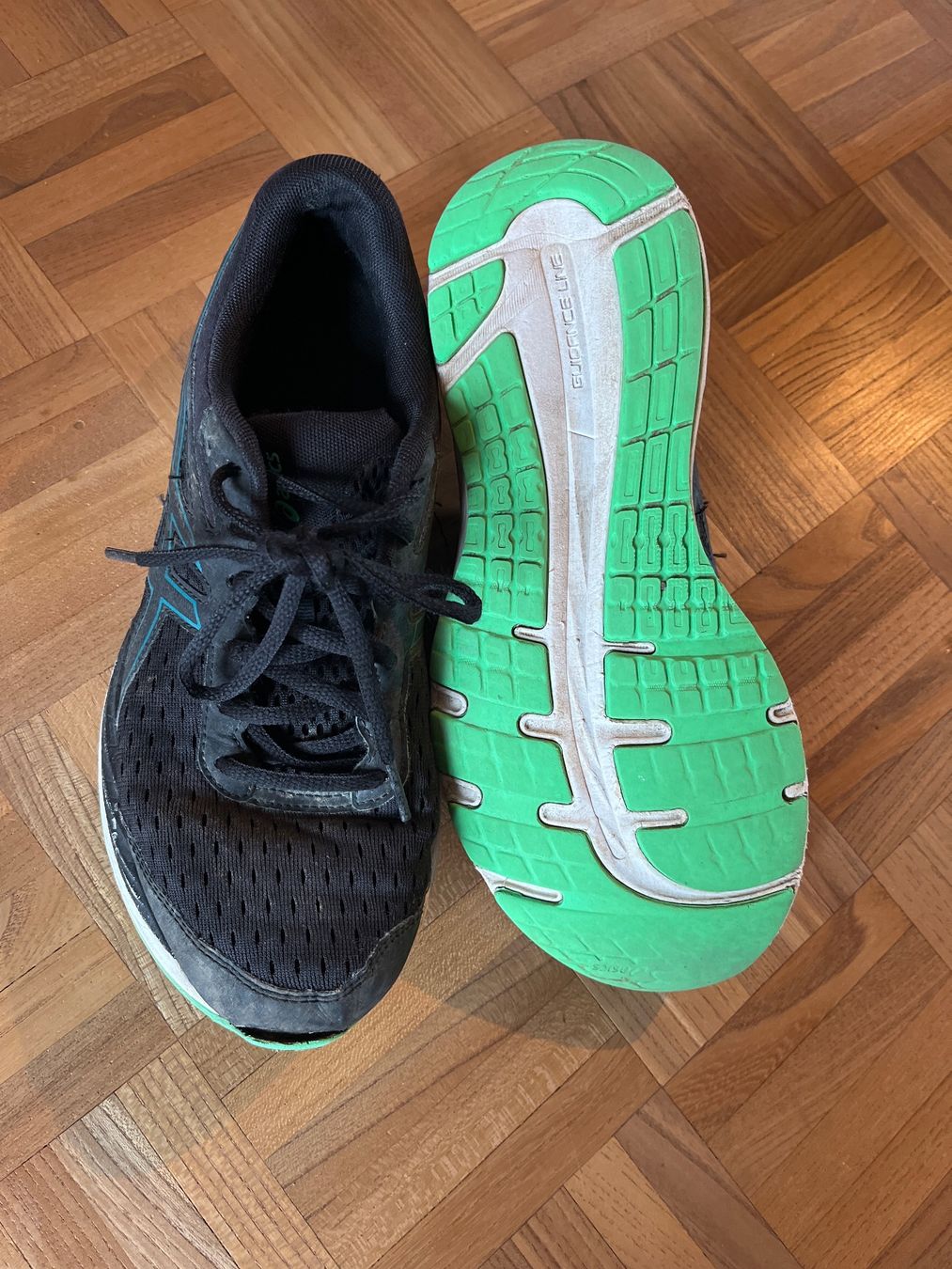 Asics Scarpe da uomo: Asics Laufschuhe Grösse 39 – Usato da Unterlangenegg venduto da Webvi
