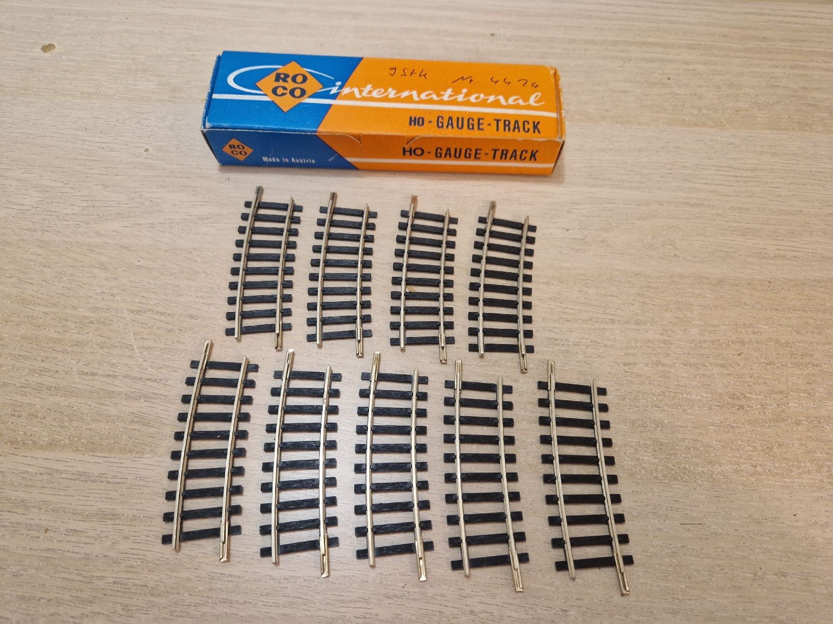 Roco Modellini di ferrovie: Roco 9 x 4424 gebogenes gleis H0 – Usato da St-Aubin-Sauges venduto da tantome