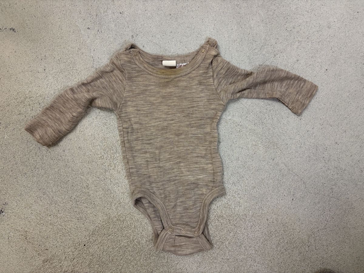 H&M Camicie, Top & T-shirt: Body 100% Wolle – Difettoso da Zürich venduto da schmickels