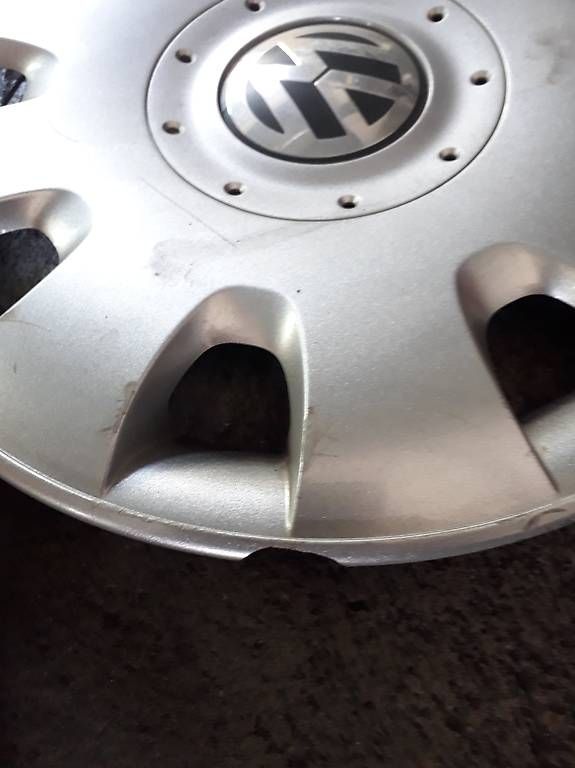 VW Tutti pezzi di ricambio auto: Radkappen Volkswagen 4er Set 15" – Usato da Schmerikon venduto da 1qw2 4