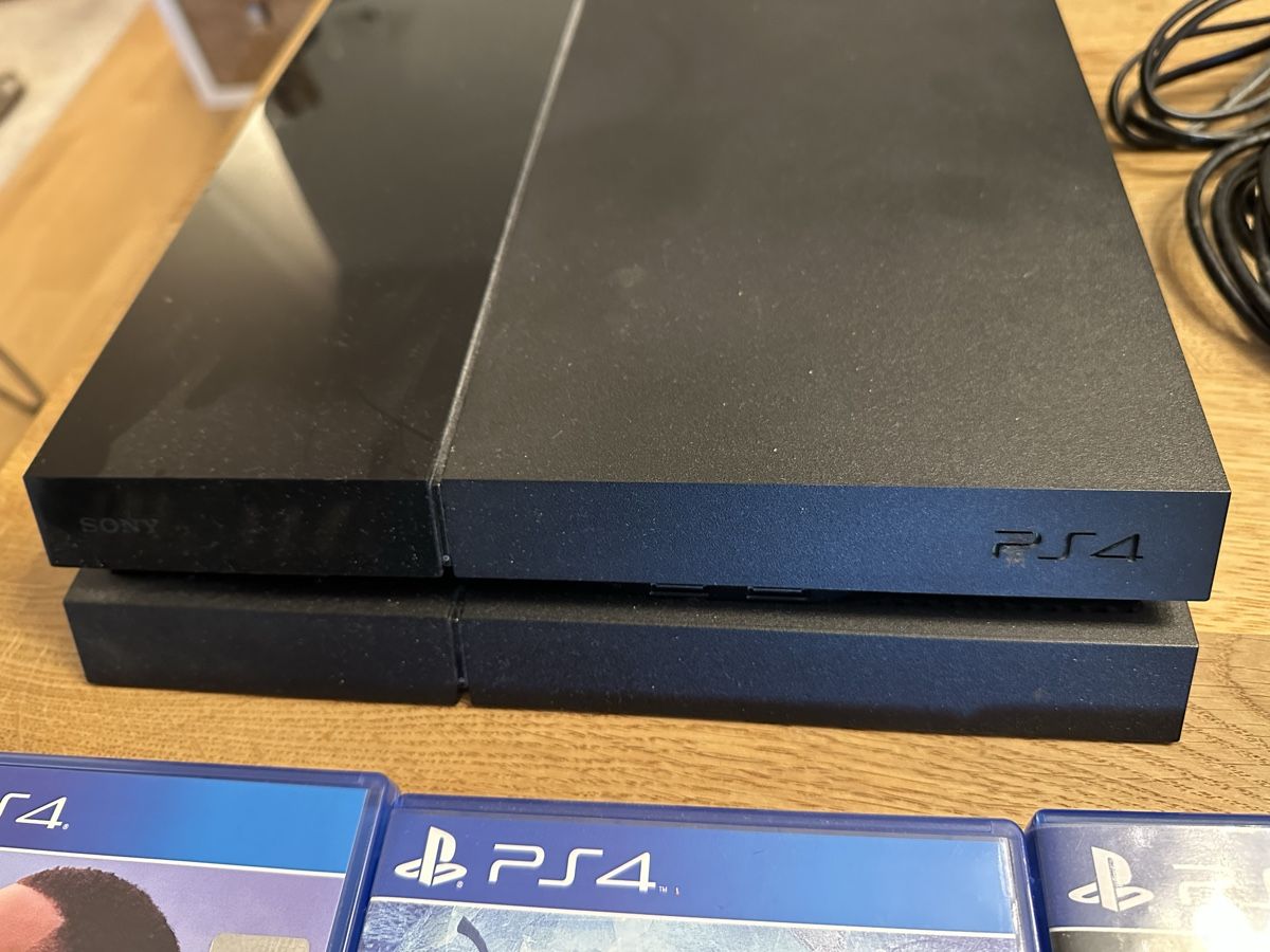 Sony Konsolen: Sony PS4 + 4 Controller + 3 Spiele + 2 Ladestationen – Gebraucht aus Zürich von mjay9211 6
