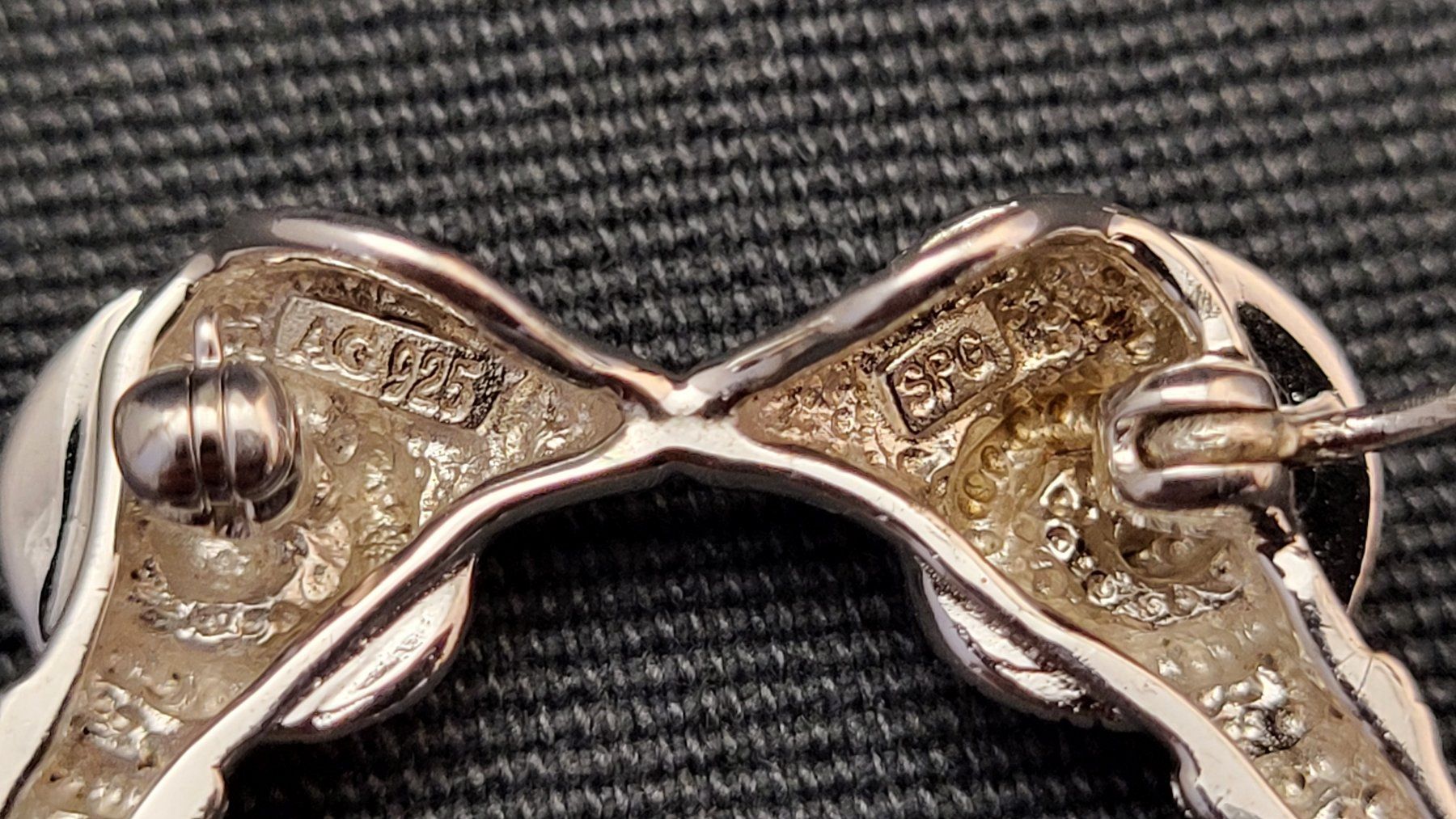 Anhänger: Silber-Anhänger/-Brosche mit Widder-Köpfen – Gebraucht aus Basel von spinne02 6