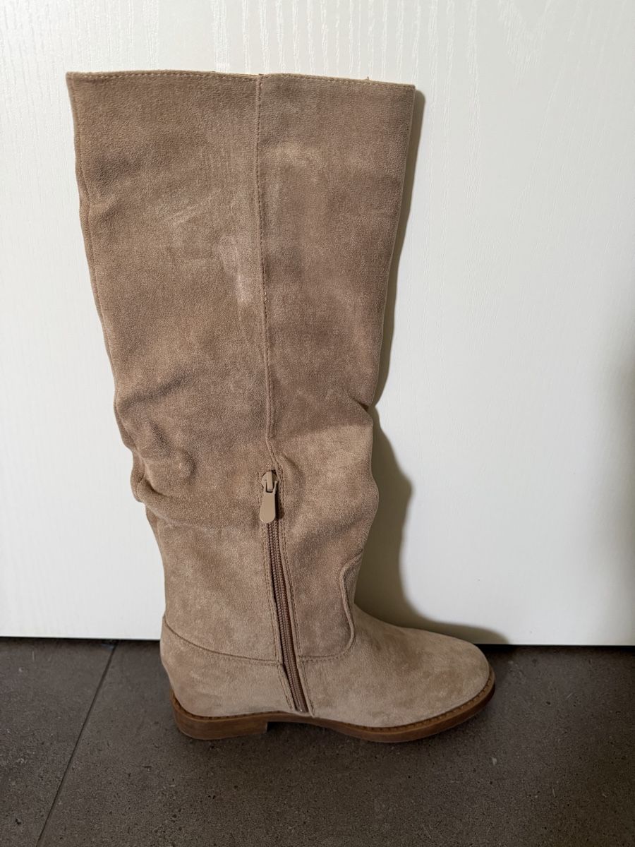 Scarpe da donna: Stivali scamosciati beige  – Nuovo e nell'imballaggio originale da Muzzano venduto da nat_x9hf 1