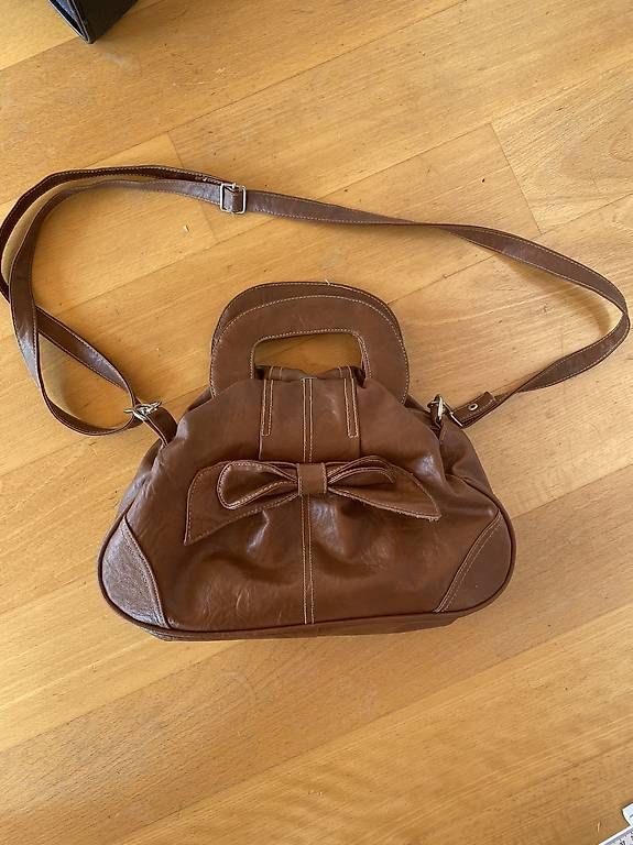 Borse da donna: Verschiedene Taschen Handtasche – Usato da Biel-Benken BL venduto da AngiSchaefer