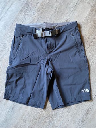 THE NORTH FACE Shorts EU 4