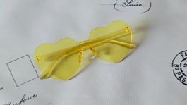 ☀️ Sunshine Vibes // Herz-Sonnenbrille in Gelb