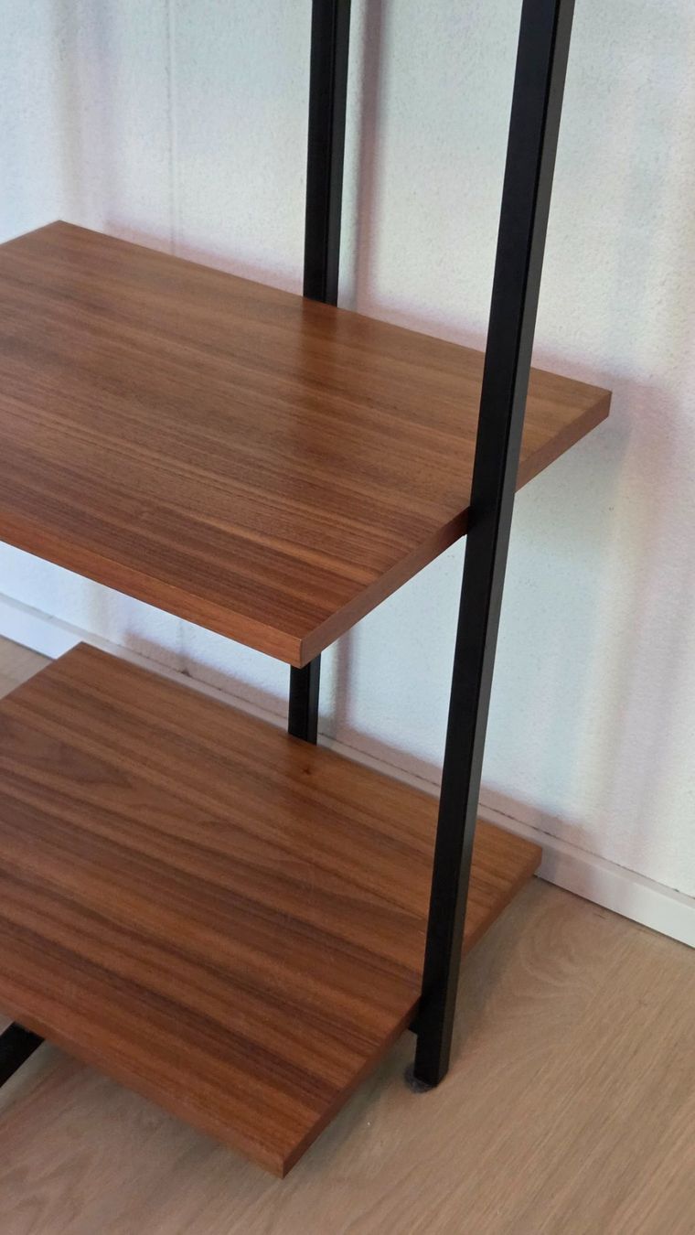 Scaffali: Designer Garderobe Regal Nussholz – Usato da Kilchberg ZH venduto da Beat30 1